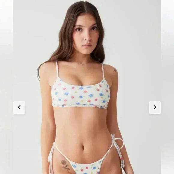 Frankie’s Bikinis Bay View Floral Bralette Bikini Top in Water Blossom Small NWT - Picture 2 of 10